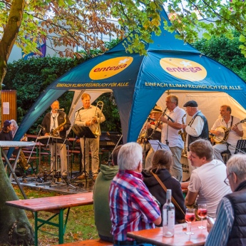 En haufe Leit bei der Eröffnung des 67. Darmstädter Heinerfests (29.6. - 3.7.2017) am 29. Juni 2017, (Foto: Christoph Rau, www.christoph-rau.de)