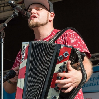 Dominik Ofner  bei der Eröffnung des 68. Darmstädter Heinerfests (28.6. - 2.7.2018) am 28. Juni 2018, (Foto: Christoph Rau, www.christoph-rau.de)