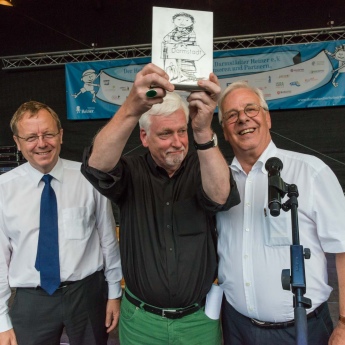 Bekennender Heiner Claus Netuschil (Mitte) bei der Eröffnung des 68. Darmstädter Heinerfests (28.6. - 2.7.2018) am 28. Juni 2018, (Foto: Christoph Rau, www.christoph-rau.de)