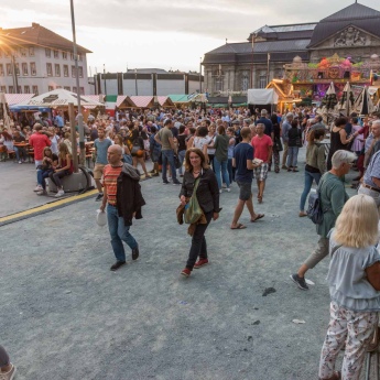 AlleWeltTreff Friedensplatz, 68. Darmstädter Heinerfest, 28.6. - 2.7.2018, (Foto: Christoph Rau, www.christoph-rau.de)