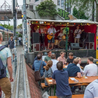 Live-Bühne Goldene Krone, 68. Darmstädter Heinerfest, 28.6. - 2.7.2018, (Foto: Christoph Rau, www.christoph-rau.de)