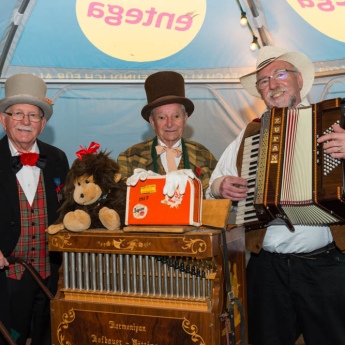 Bänkelsänger im Schlossgraben beim 67. Darmstädter Heinerfest, 29.6. - 3.7.2017 (Foto: Christoph Rau, www.christoph-rau.de)