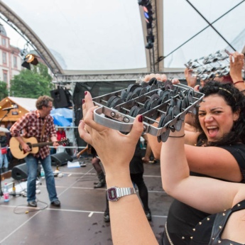 Tarumba Percussion und The Flying A´s auf dem AlleWeltTreff beim 67. Darmstädter Heinerfest, 29.6. - 3.7.2017 (Foto: Christoph Rau, www.christoph-rau.de)