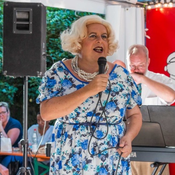 Aurora DeMeehl im Schlossgraben, 68. Darmstädter Heinerfest, 28.6. - 2.7.2018, (Foto: Christoph Rau, www.christoph-rau.de)
